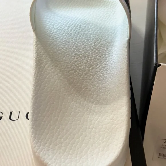 Mens GUCCI slides -LIKE NEW never worn - Picture 2 of 3